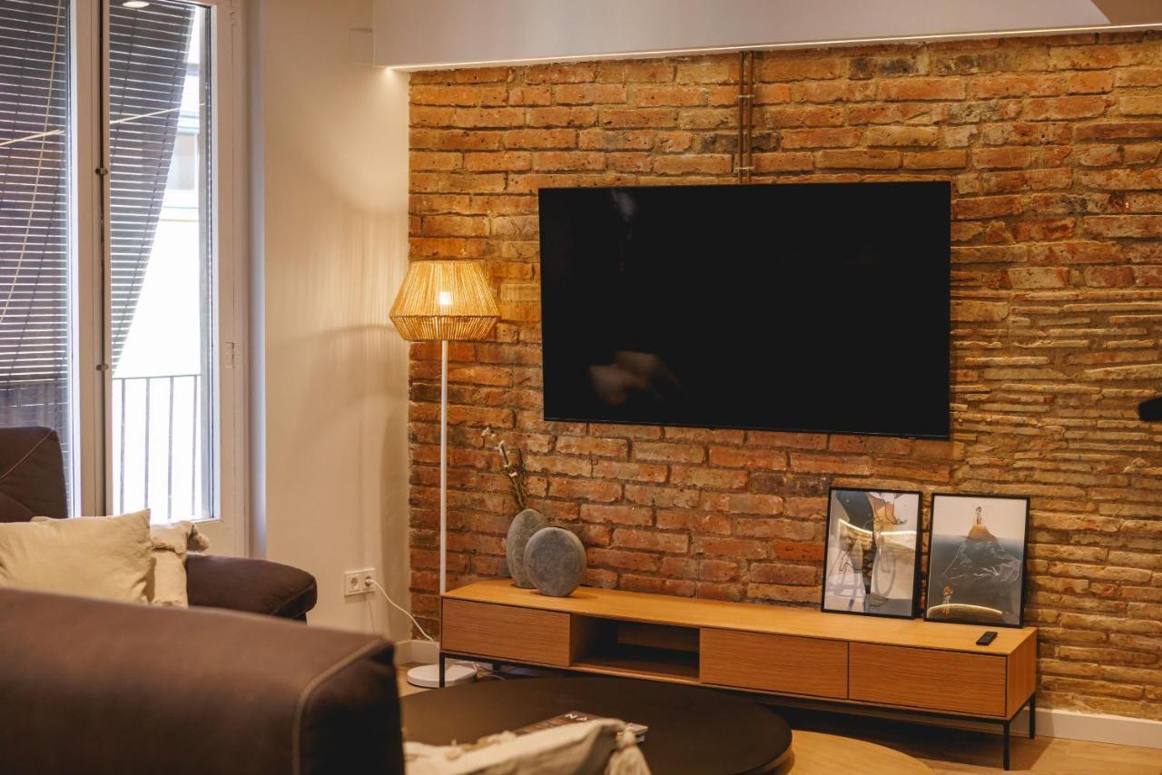 Bravissimo Cort Reial Duplex, Spacious With 3 Bedrooms خيرونا المظهر الخارجي الصورة