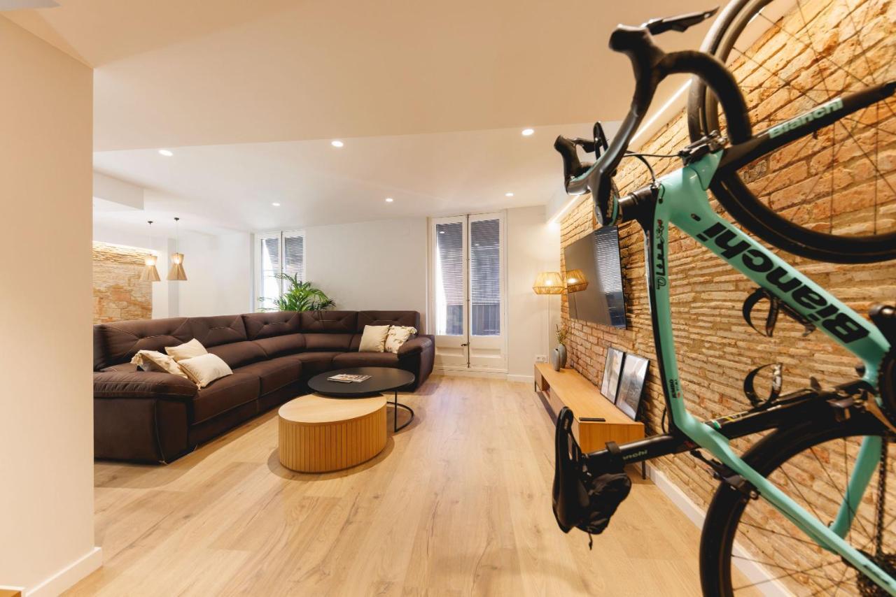 Bravissimo Cort Reial Duplex, Spacious With 3 Bedrooms خيرونا المظهر الخارجي الصورة