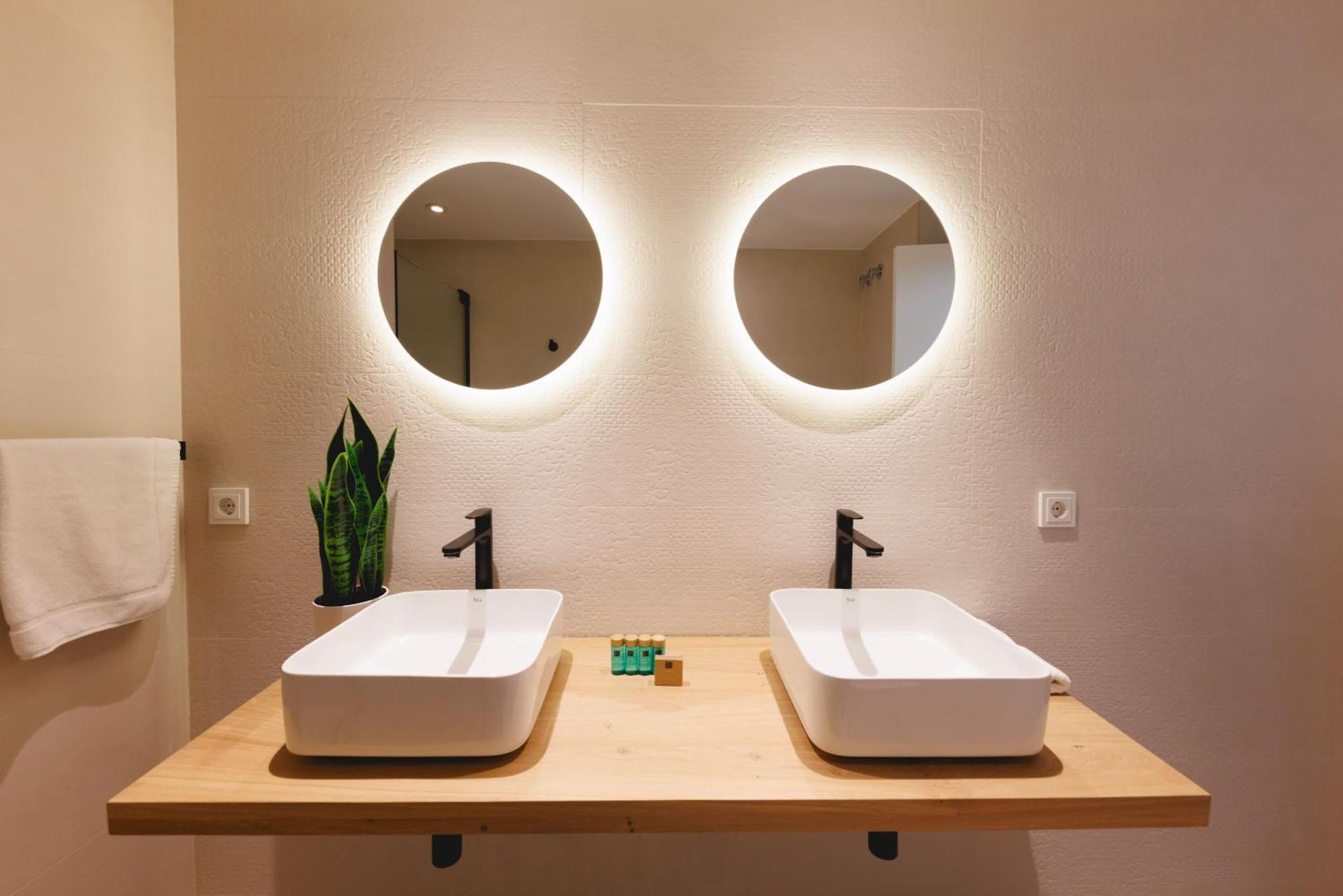 Bravissimo Cort Reial Duplex, Spacious With 3 Bedrooms خيرونا المظهر الخارجي الصورة